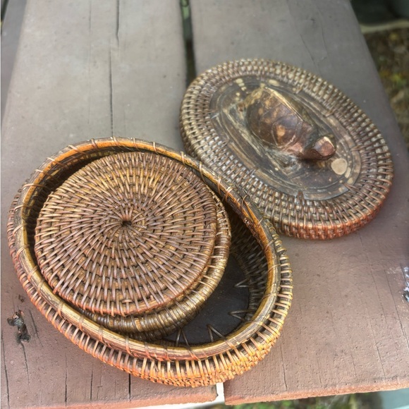 Lombok Indonesia Hand Woven Lidded Basket with 5 Coasters Set Carved Turtle - Picture 4 of 12